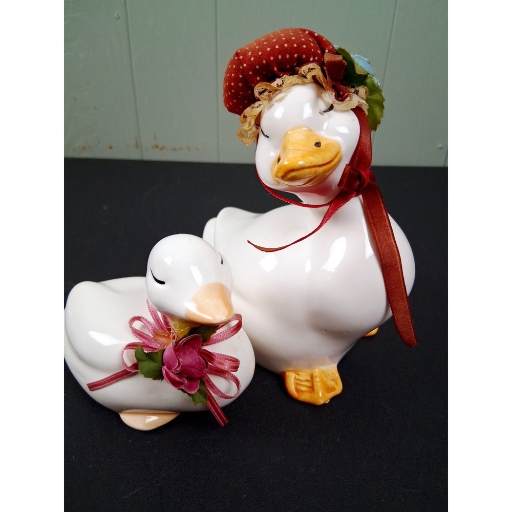 Vintage Ducks Mommy & Baby Porcelain Made Taiwan Farm House Cottage 2pc Grandma